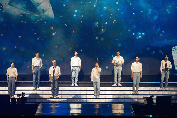 엑소가 서울 올림픽공원 KSPO DOME에서 열린 팬미팅 &#39;2023 EXO FANMEETING EXO CLOCK&#39;(2023 엑소 팬미팅 엑소 클락) 무대에 올랐다. [사진=SM엔터테인먼트]