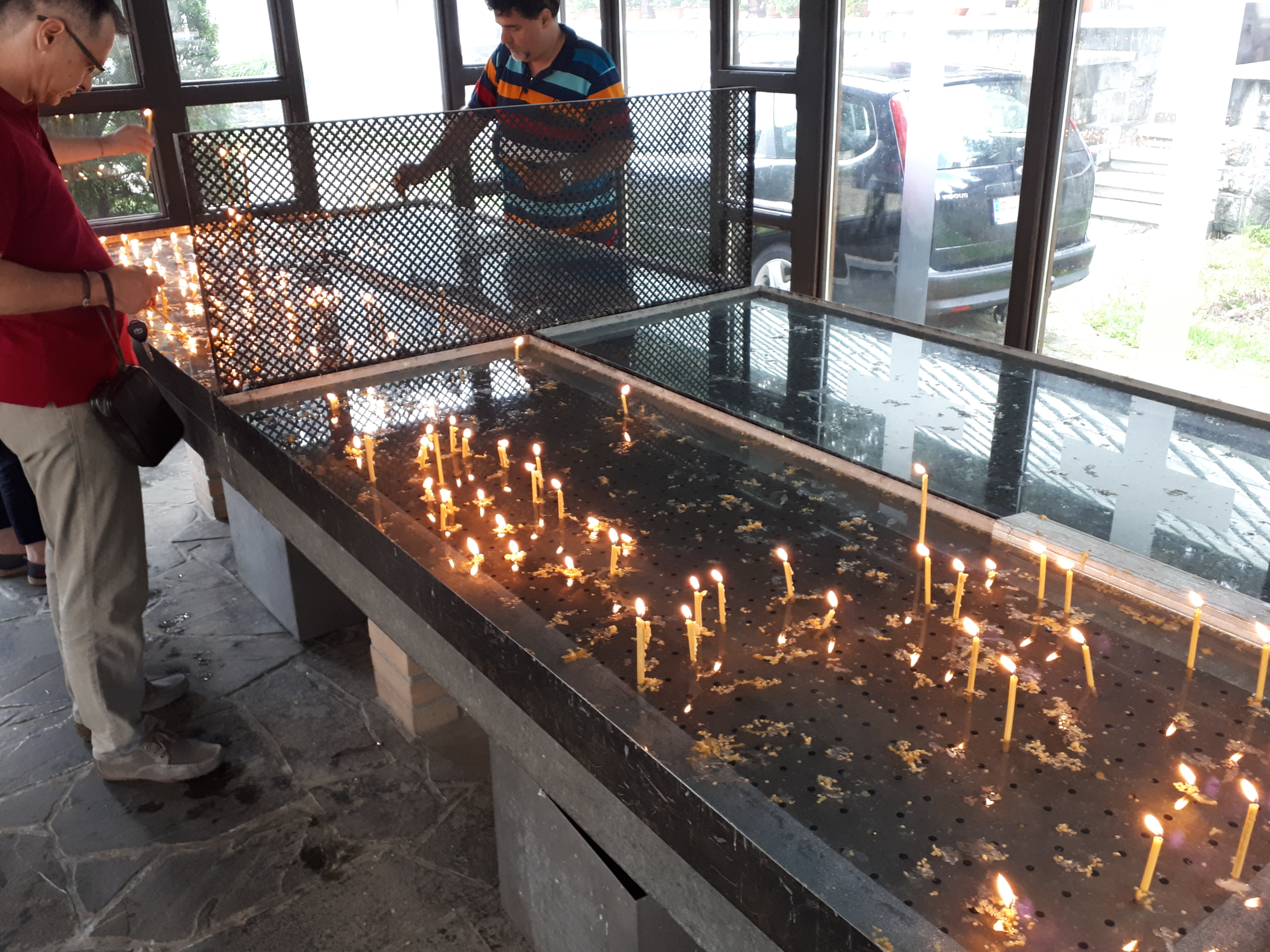 루마니아 시나이아 수도원 소원성취 촛불