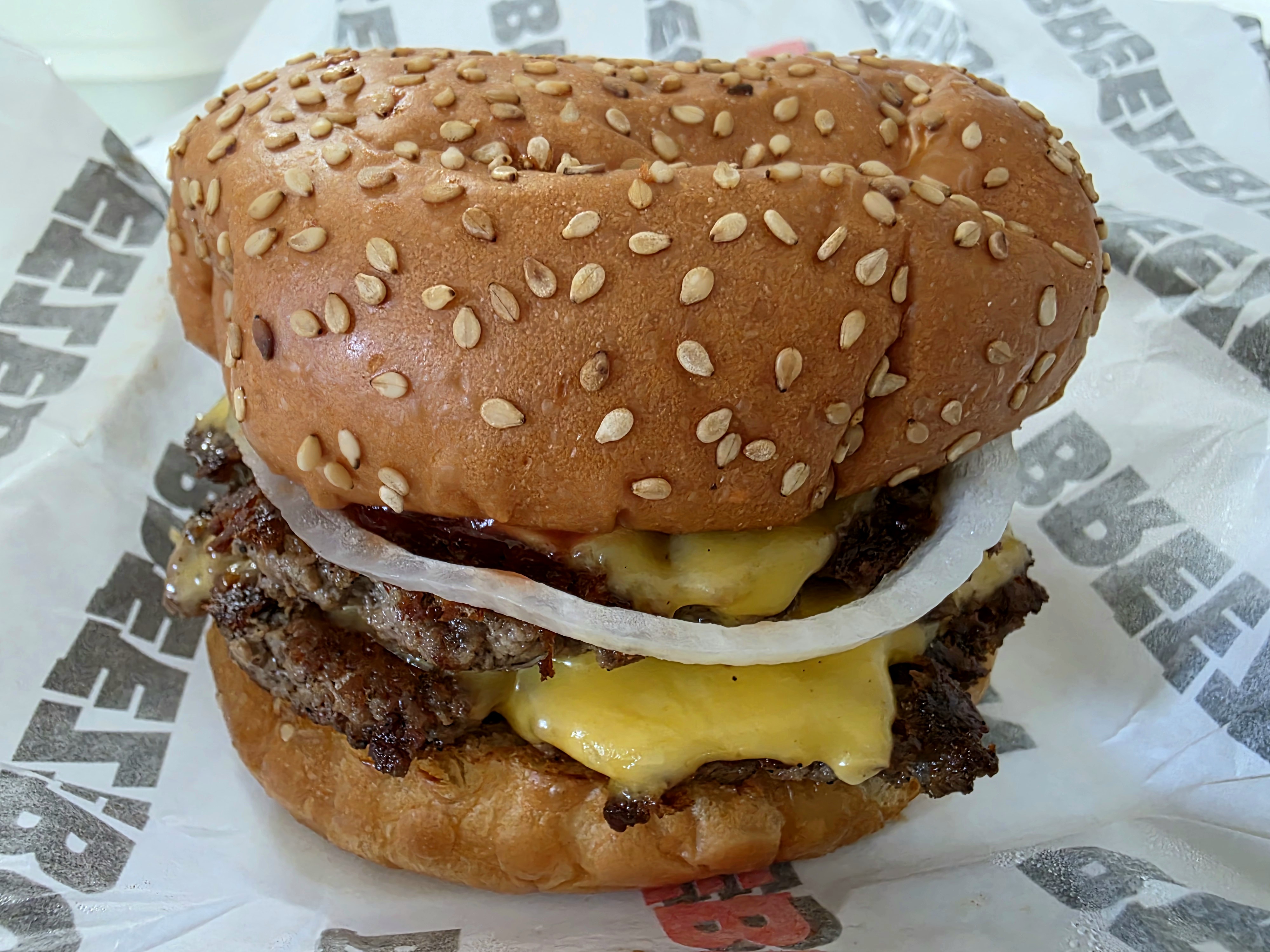 고기가-가득한-버거입니다.