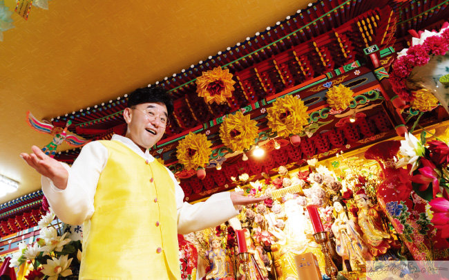 배우 겸 무속인 정호근