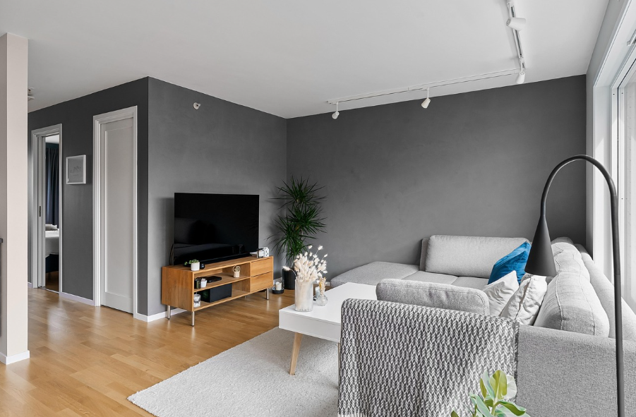 현대적인 거실 인테리어와 소파 배치 모습