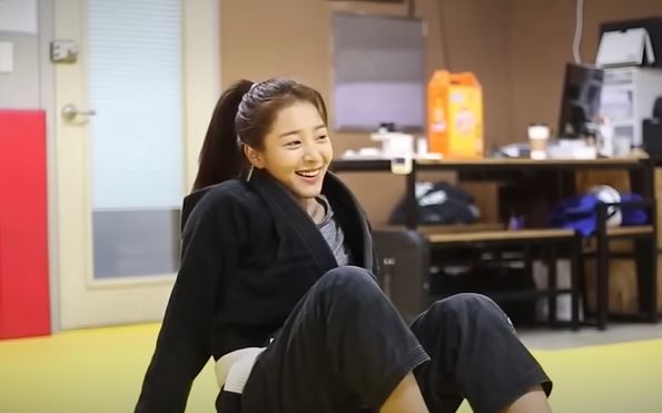 설인아 주짓수 도복