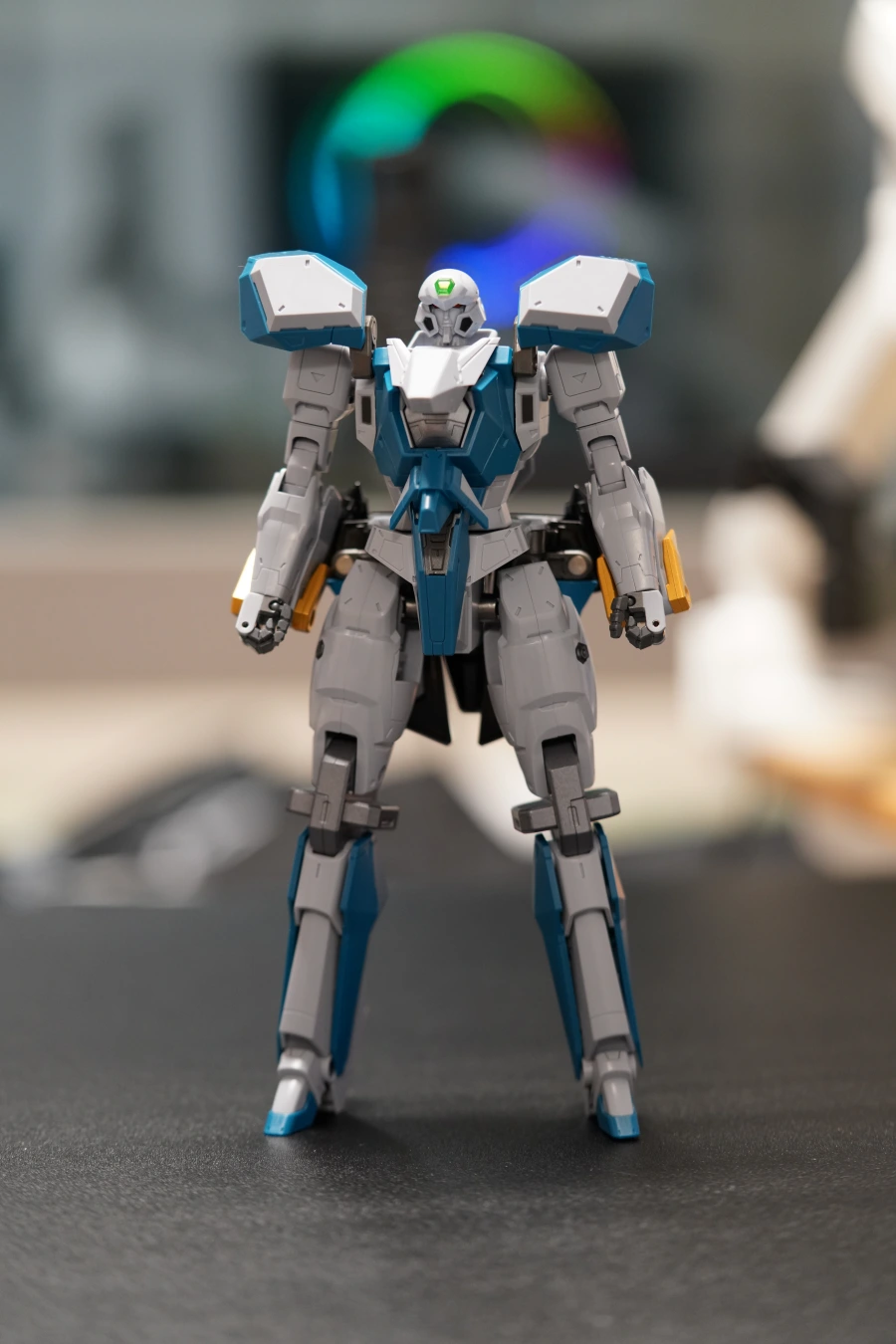 의도적인-아웃포커싱효과로-지저분한-배경을-흐릿하게-처리한-사진