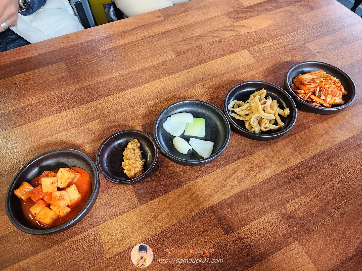 한스족발 반찬