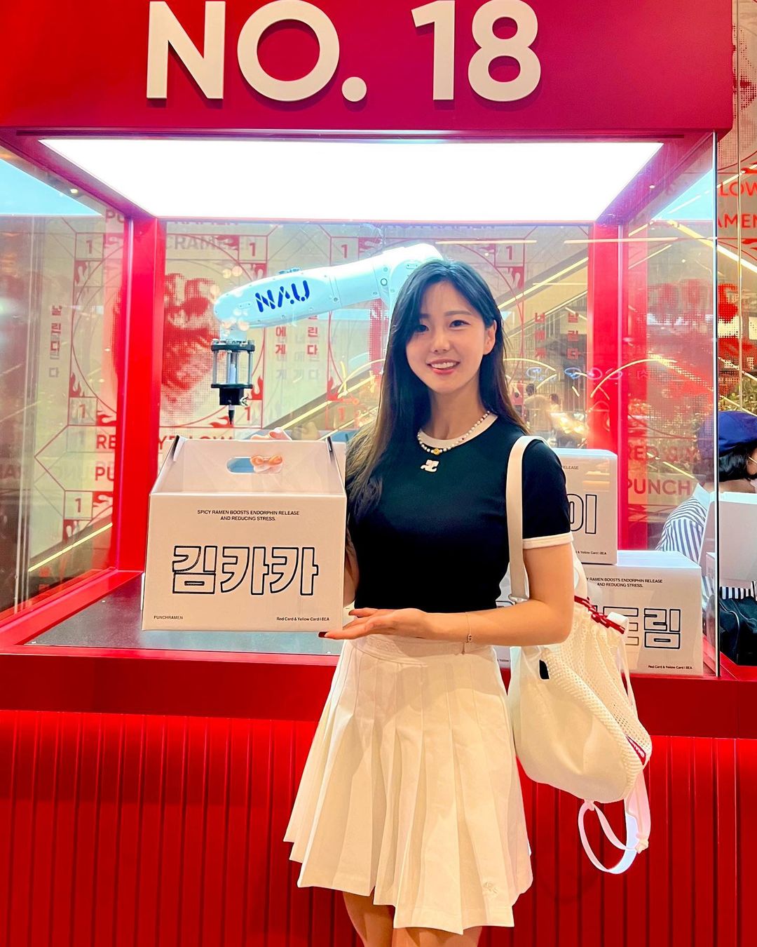 각선미 돋보이는 김가영 기상캐스터