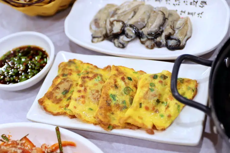 투데이 맛있는 메뉴 굴 삼합, 굴 어묵, 굴 탕수육, 석화찜, 항아리 물회 맛있는 식당 추천 통영 중앙시장 맛집