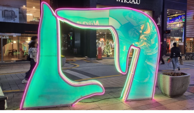 크리스마스 트리와 포토존