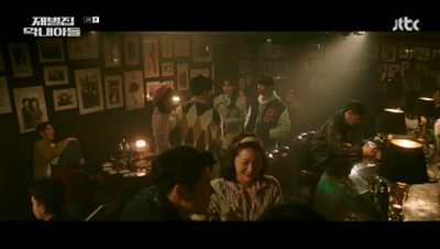 명문회 식사 자리에 함께 참석한 진도준과 서민영