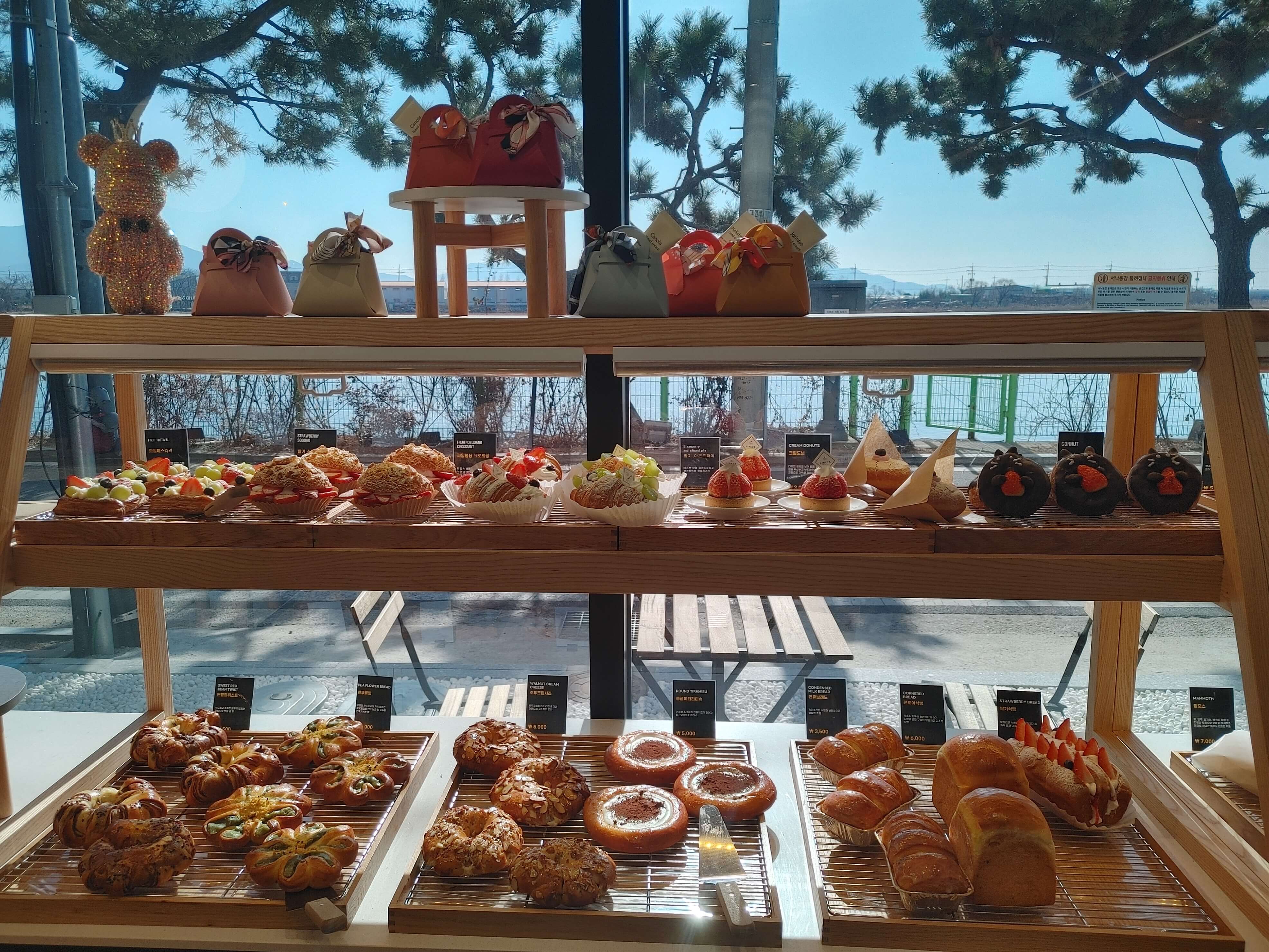 김해_강변뷰카페_라인25_메뉴_빵