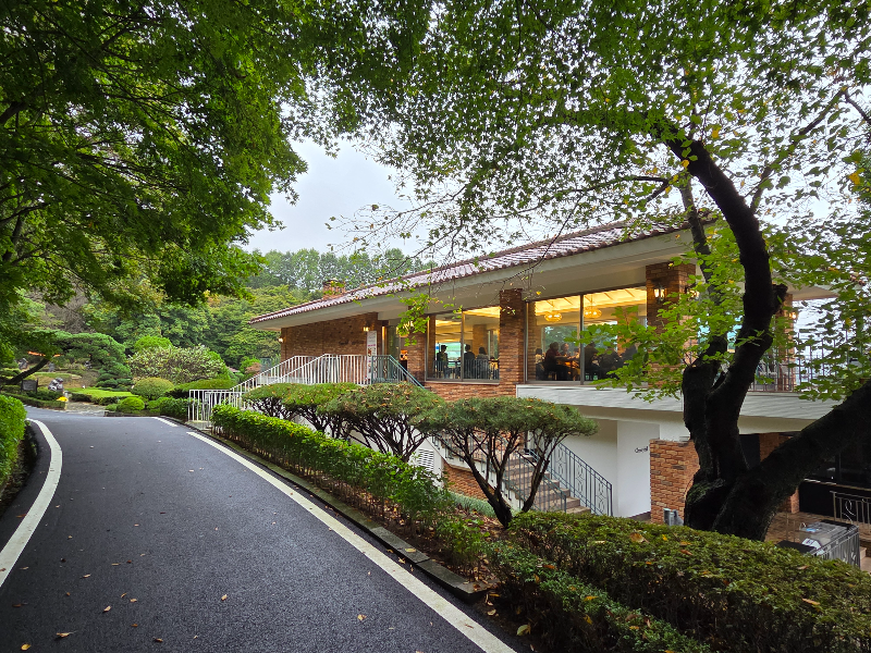 건물이 카페 모습이다.