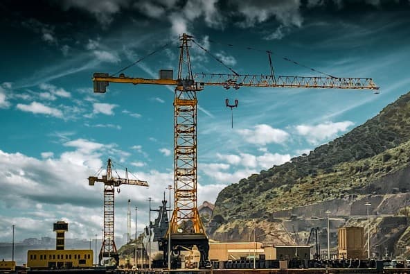 초고층 건설의 필수 장비 – 타워크레인 사용 현황