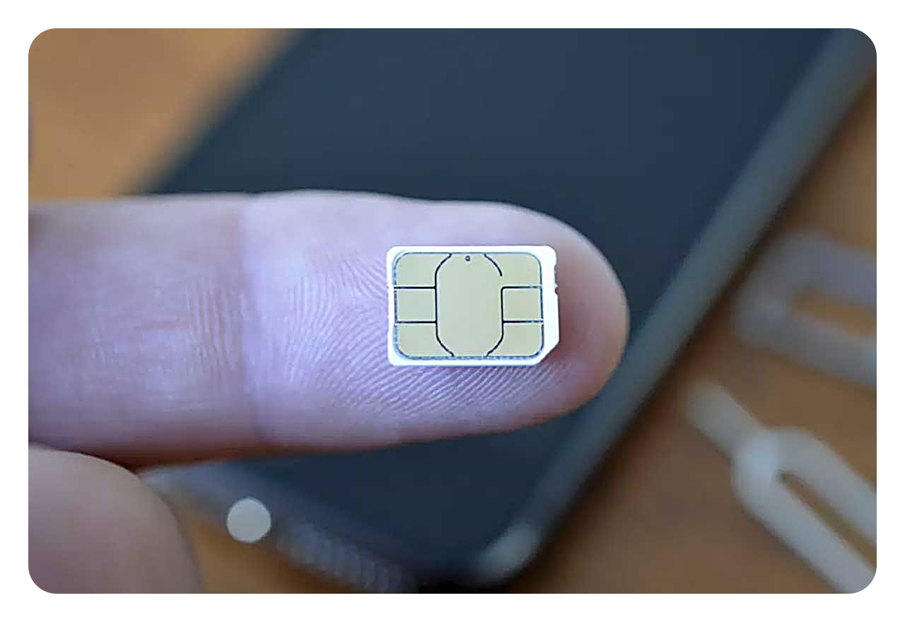 SIM 카드 오류로 통신이 안 되는 상황을 표현한 이미지