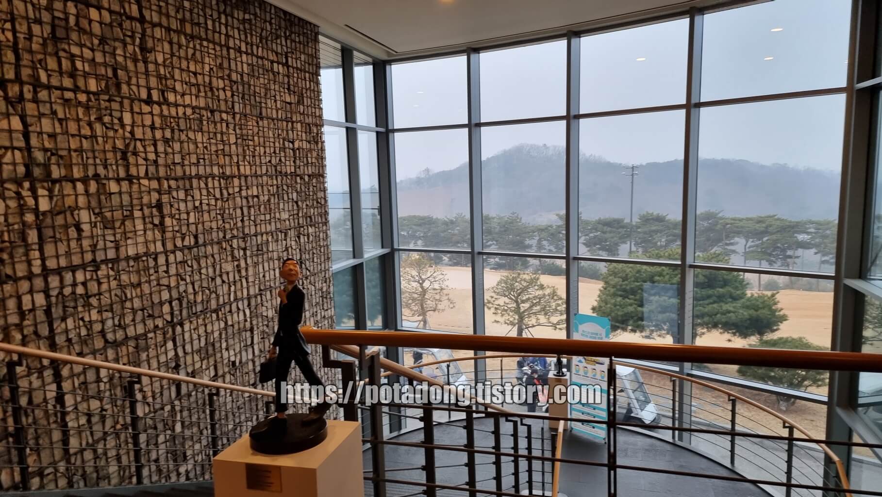 피규어와 실내에서 보는 아름다운 CC