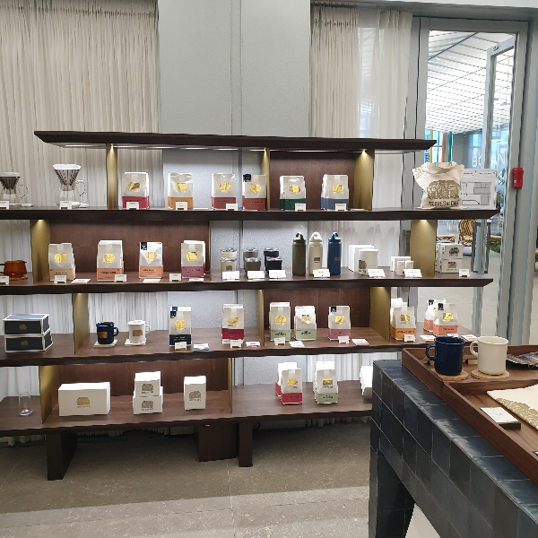 목동 스페셜티 커피 '떼르 드 카페 (TERRES DE CAFE)' 현대목동점_원두 판매대