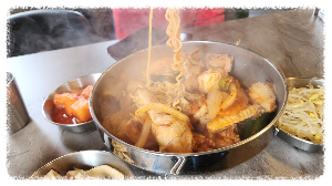 통큰솥뚜껑닭볶음탕
