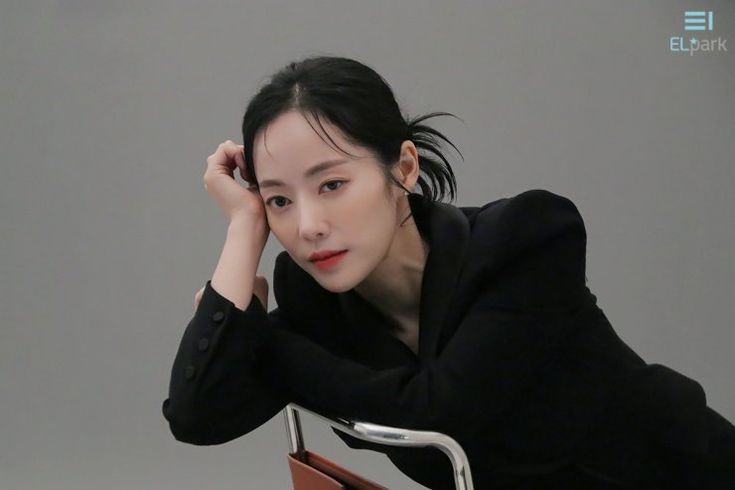 배우 윤아정