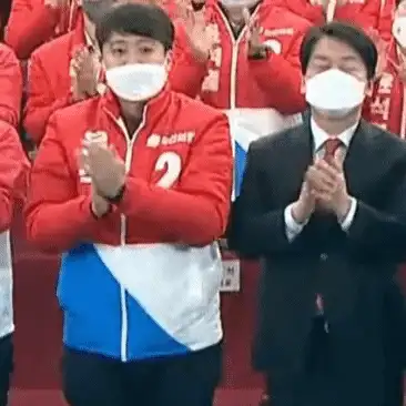안철수 저리꺼져 이준석 팔러 미는 움짤