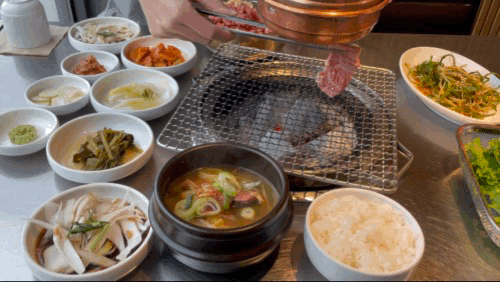 제주 명호마농갈비 중문점 - 고기 굽는 영상