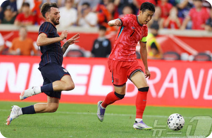 미국을 상대로 득점하는 손흥민 뉴스1