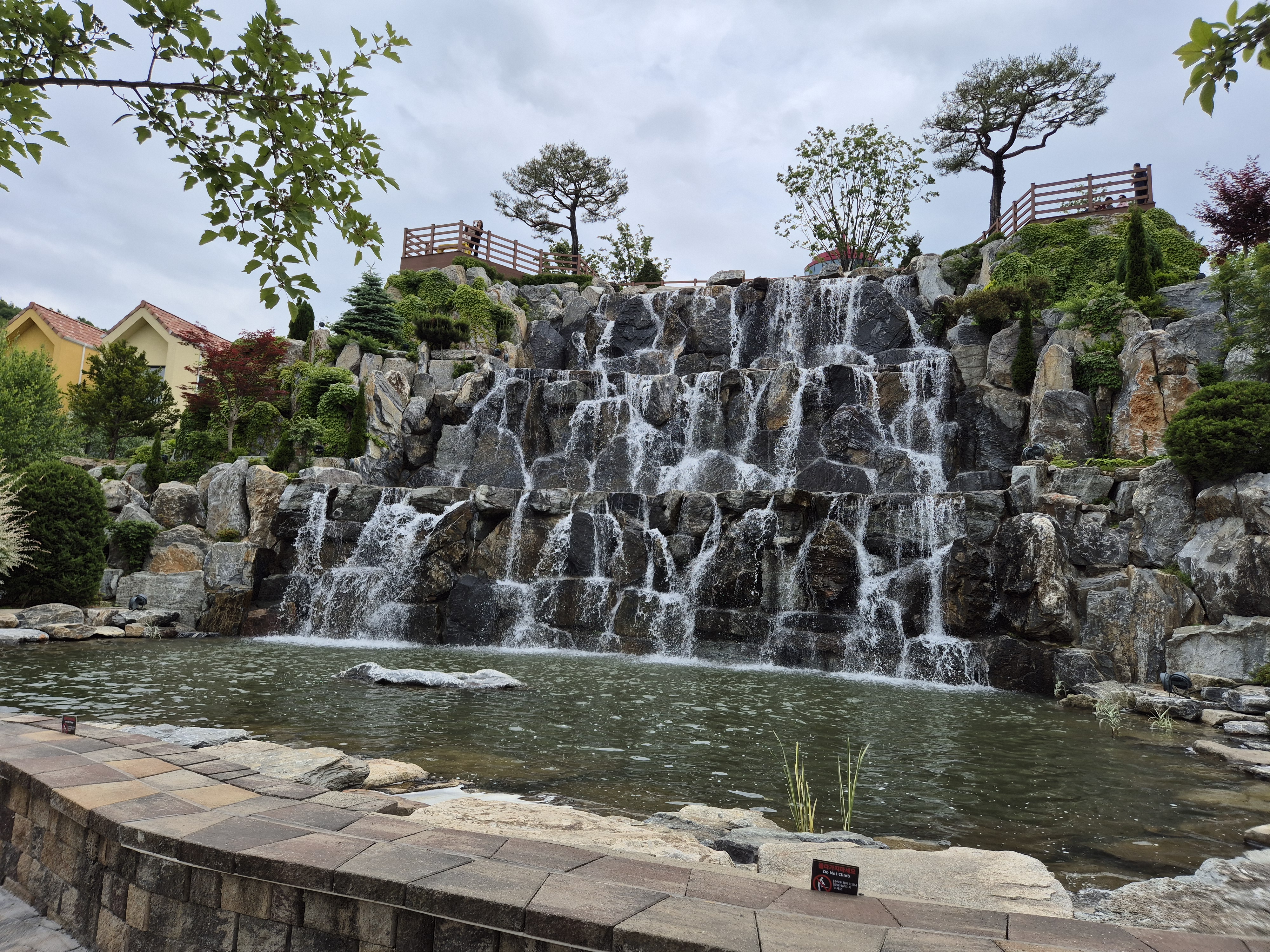 베툴라 앞 조경