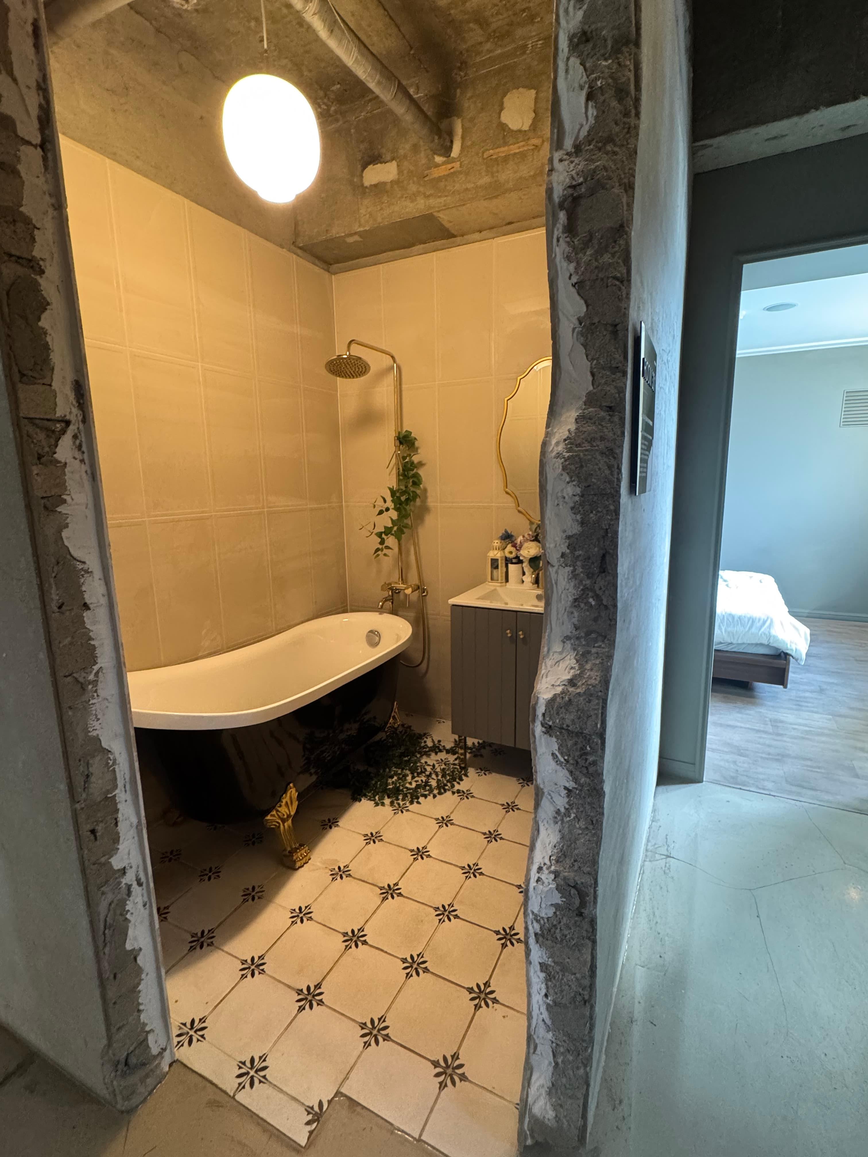 오피먼트 3층 욕실 관상용