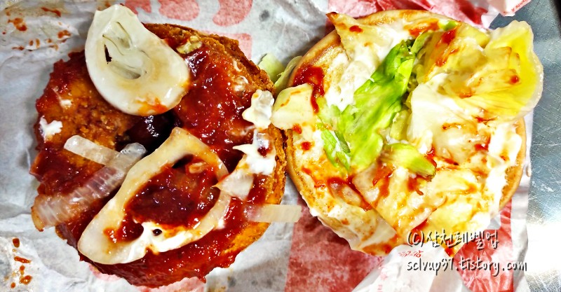 버거킹 스파이시 도넛 치킨버거 안쪽