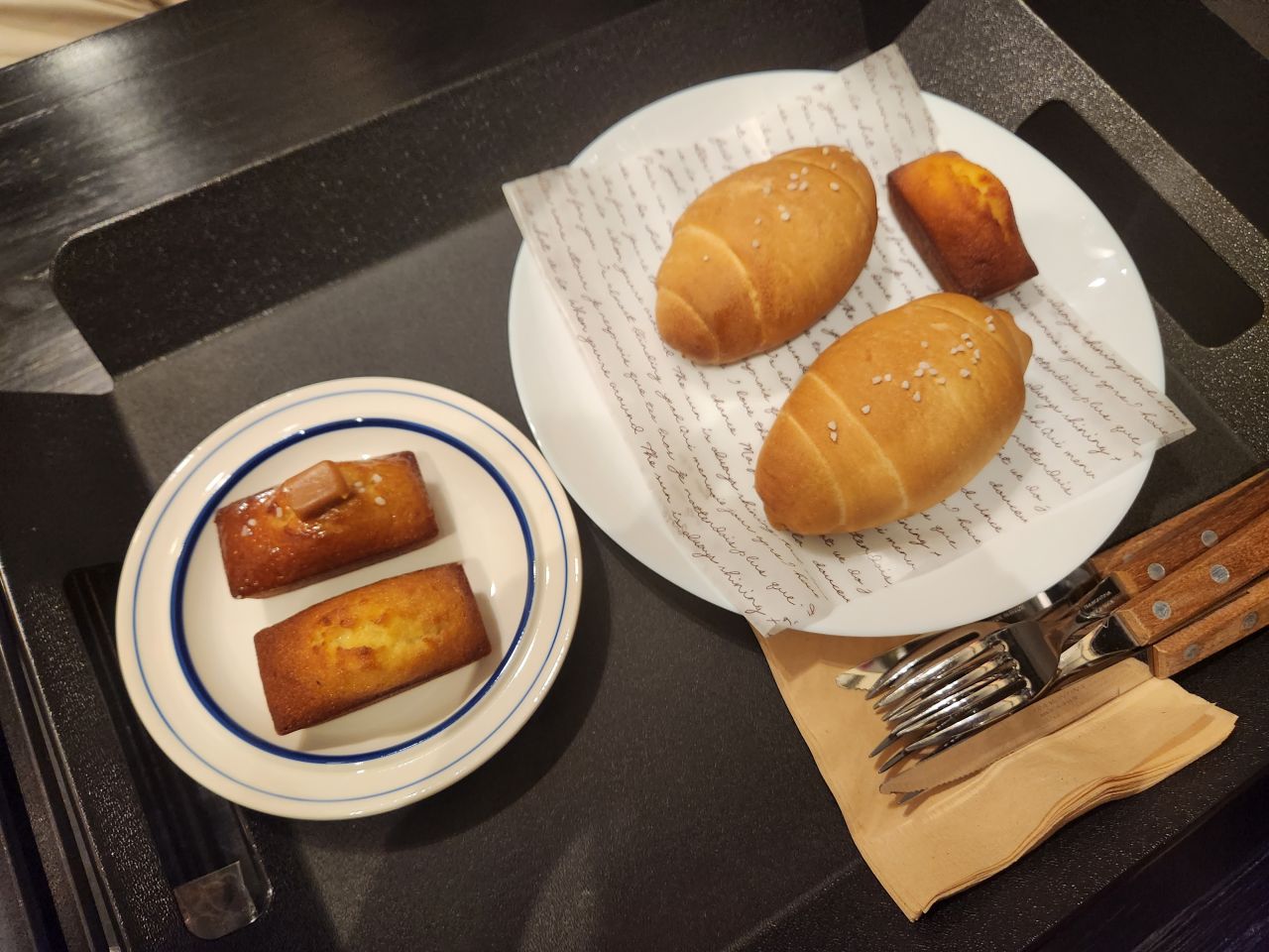 휘낭시에 소금빵