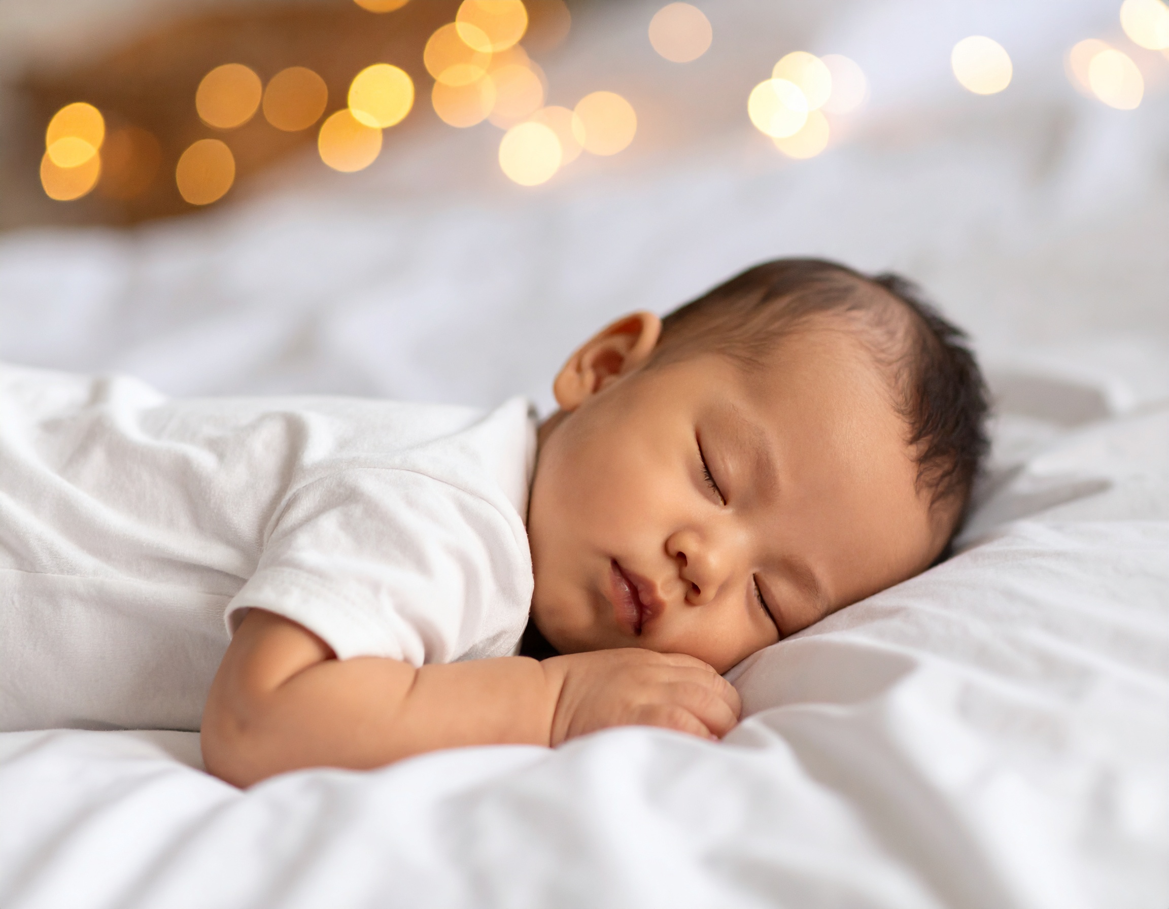 아동 수면 관리, 열대야 아동 수면 팁, 잠든 아기, 땀띠 조심,