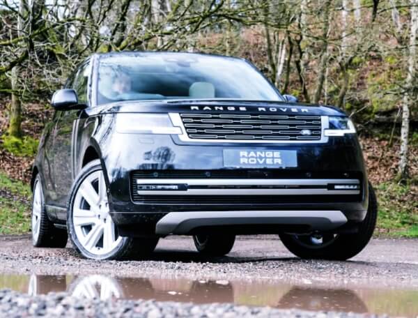 오프로드를-달리는-SUV-차량