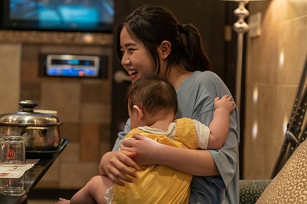 영화<아이>리뷰 : 혼자가 아닌 우리가 되는 순간, 김향기X류현경가 말하는 진짜 가족의 의미