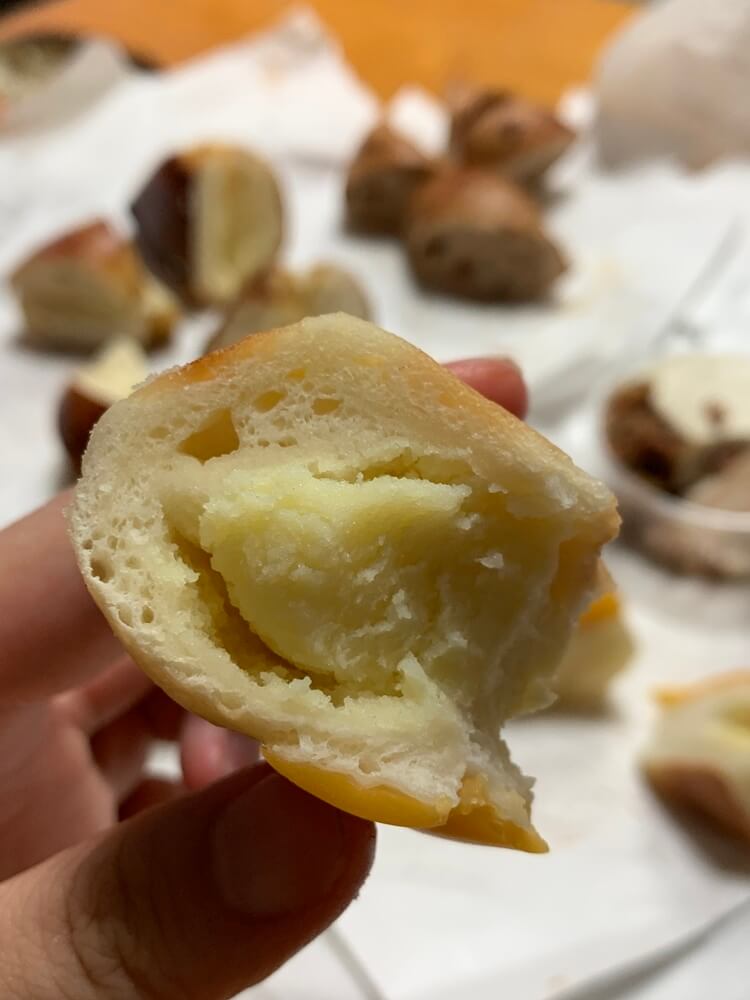 감자 치즈 베이글 단면