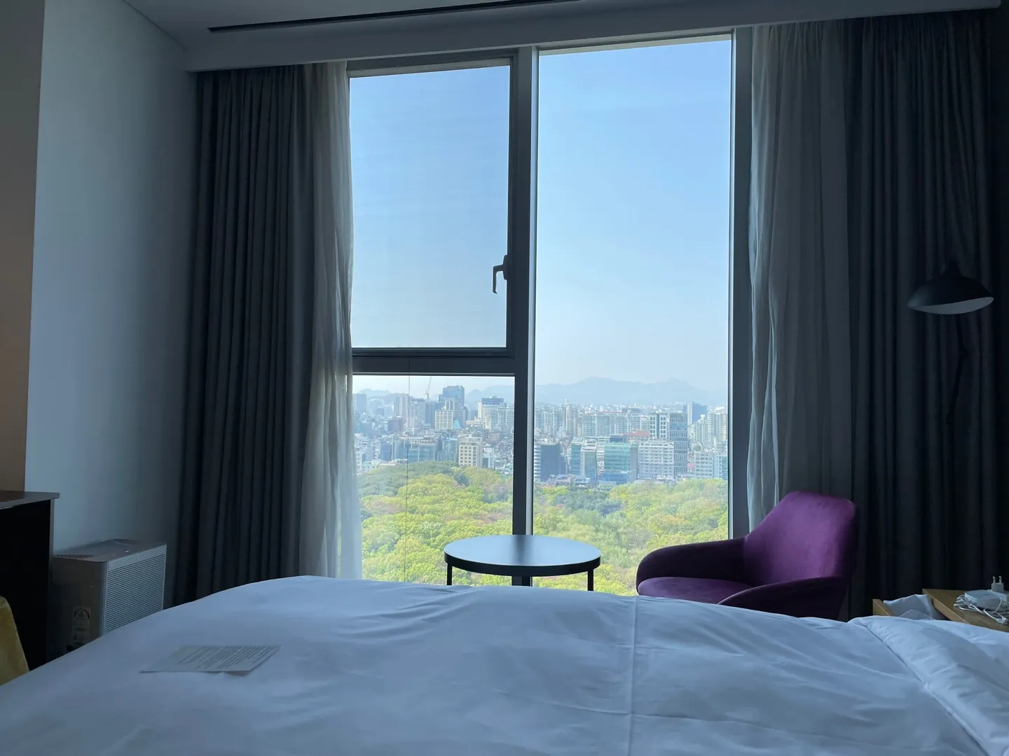 L7-강남-바이-롯데-호텔-스탠다드-더블룸-선정릉뷰-침실-1