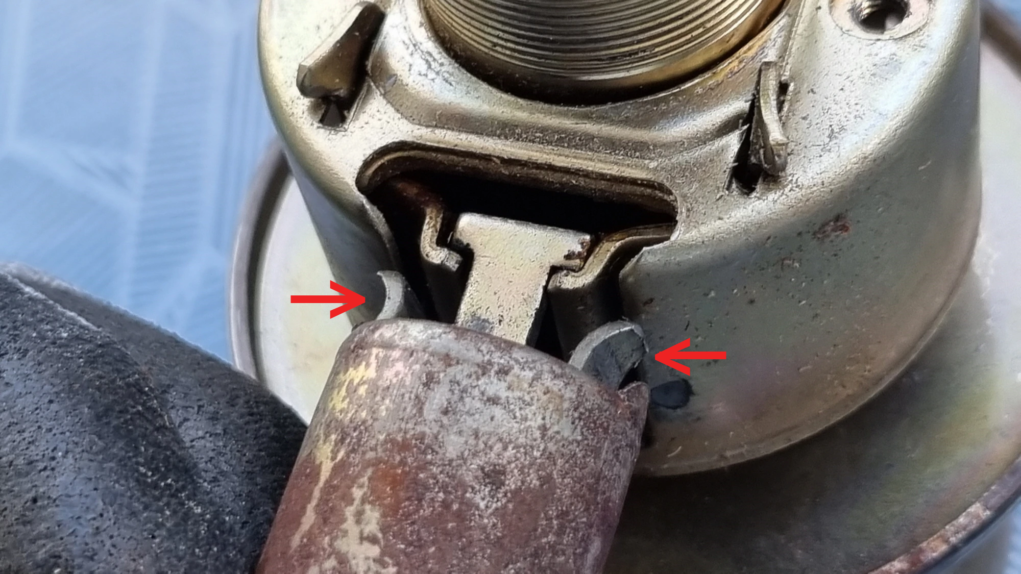 잘못 조립된 모습