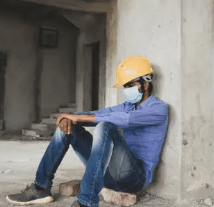 근로자가 휴식을 취하고 있다