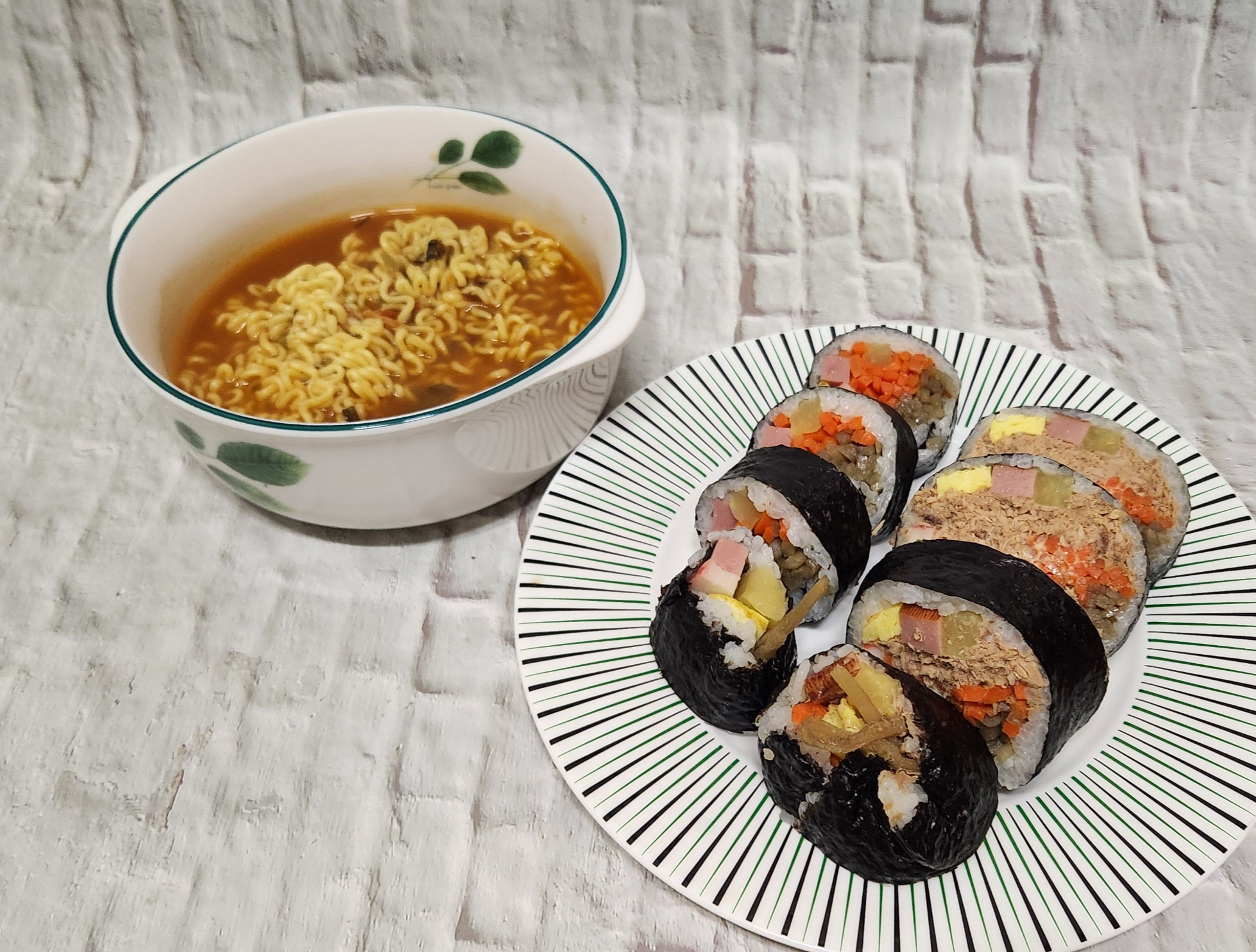 라면이공김밥참치폭탄김밥