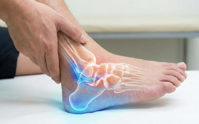 손발 따끔거림 저림 증상 원인 족근관 증후군