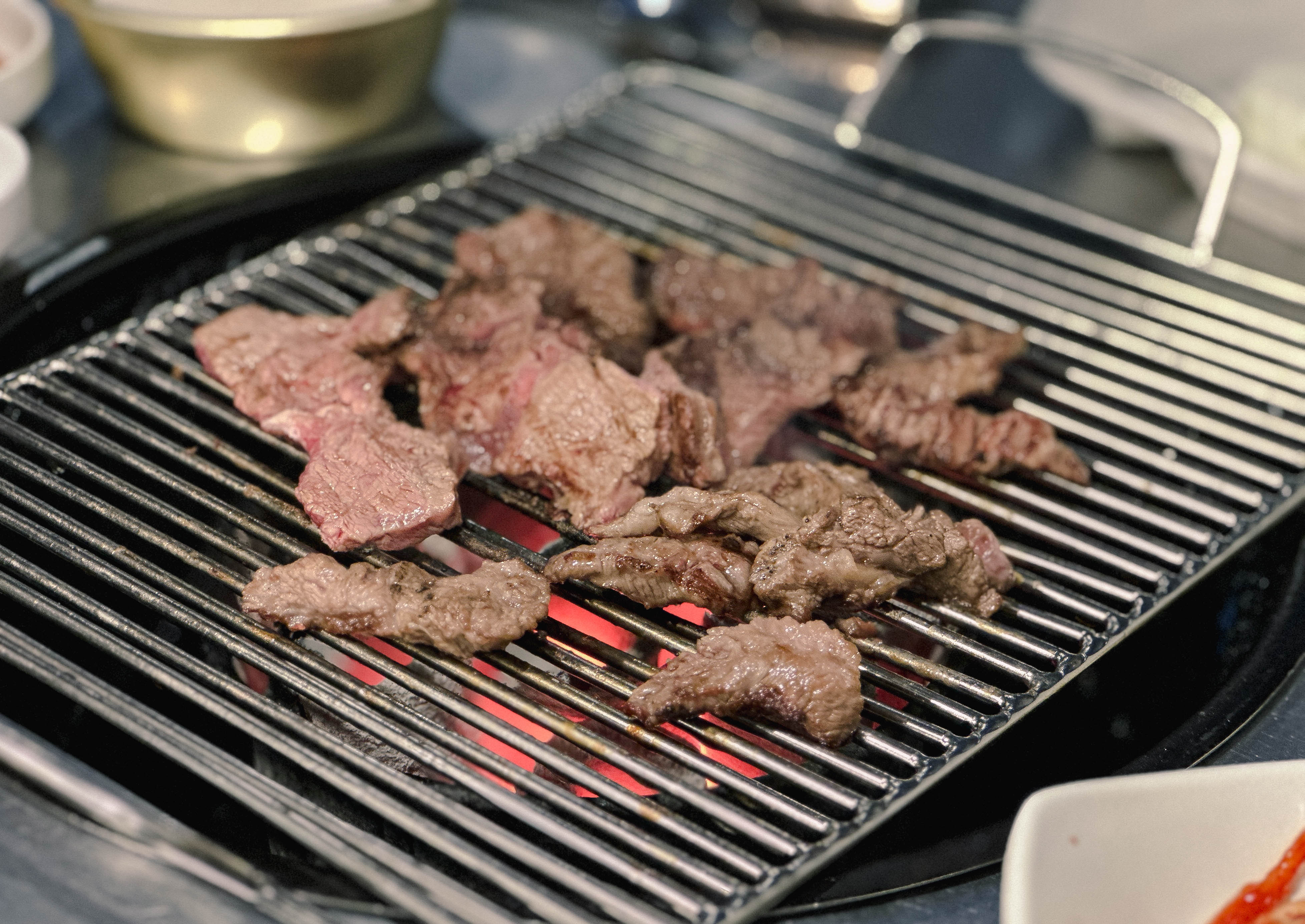 연신내기차길 고기굽는 모습