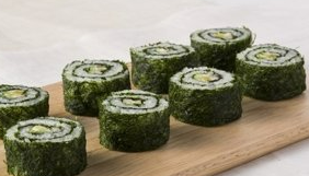 도마위에-있는-김밥