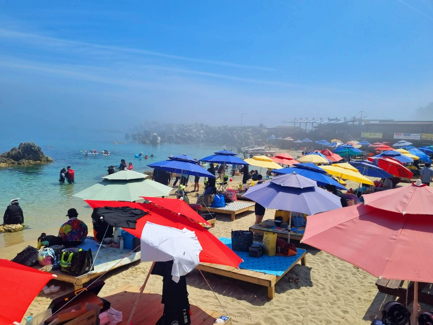 날씨좋은날-갈남항-파라솔