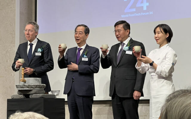 한덕수 국무총리(왼쪽 두 번째)가 18일 월드푸드테크포럼 2024 개막식에 참여했다.