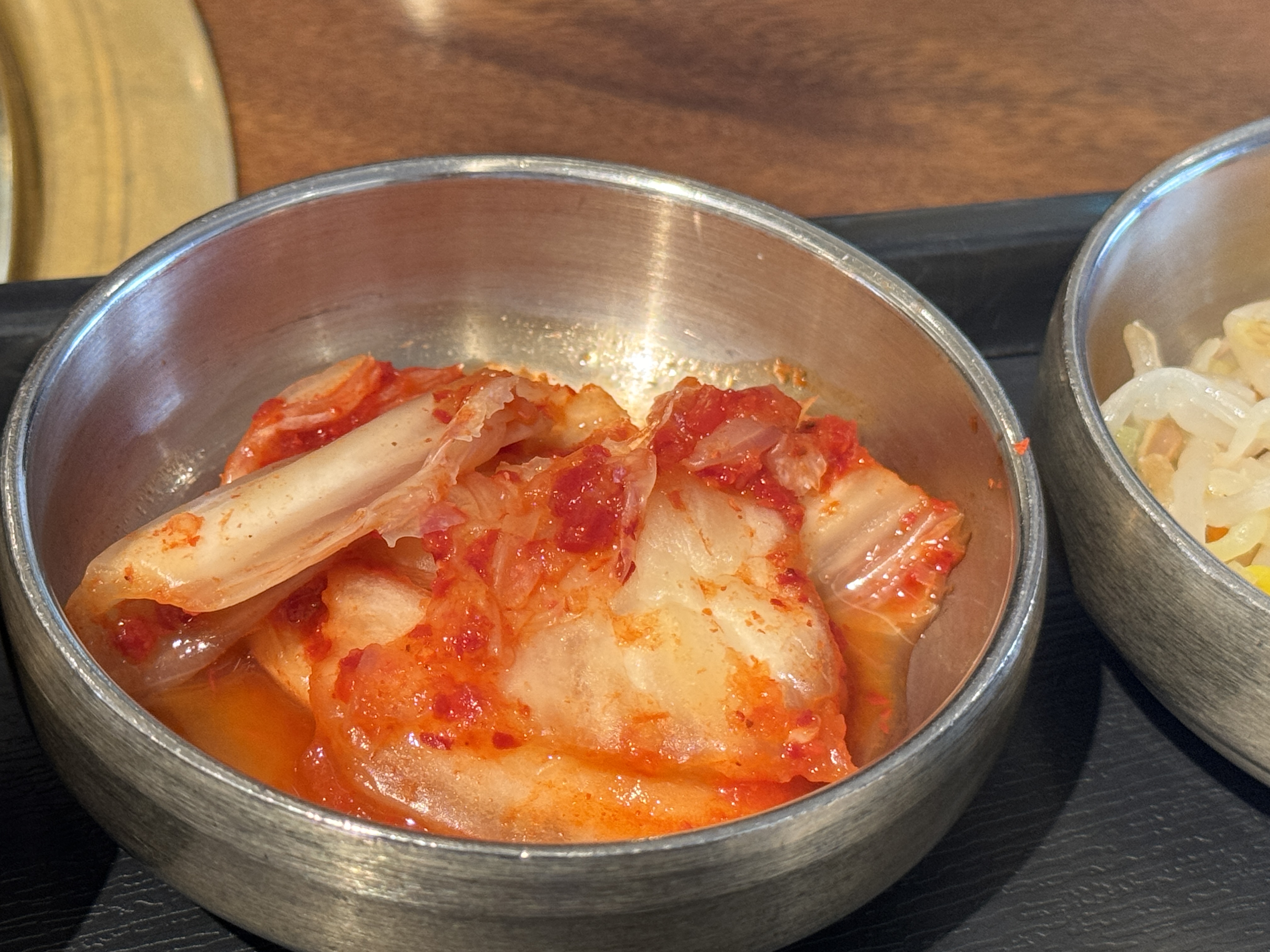 서울 교대역 점심특선 맛집 고메정식당 기본찬 김치 깍두기 콩나물무침 마늘쫑새우볶음