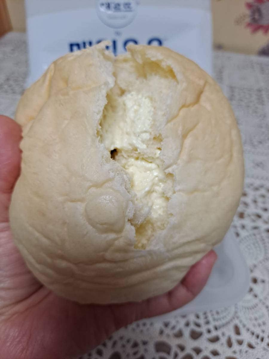 빵 속 크림이 나오다