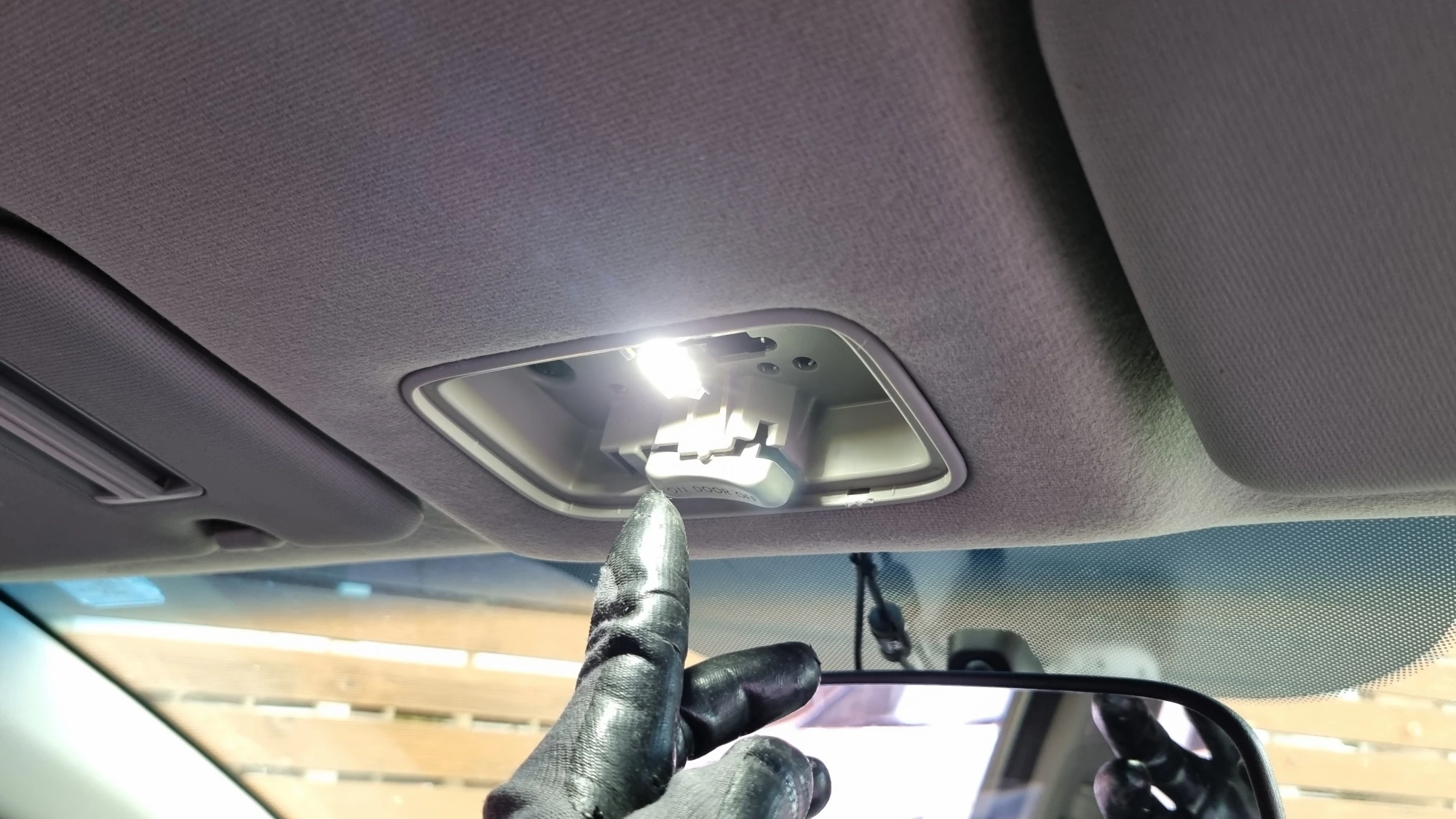 실내등 켜진 모습