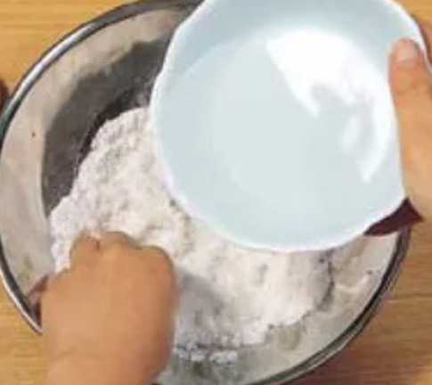 한국의 떡 종류 닭알떡-찹쌀가루 익반죽 하기