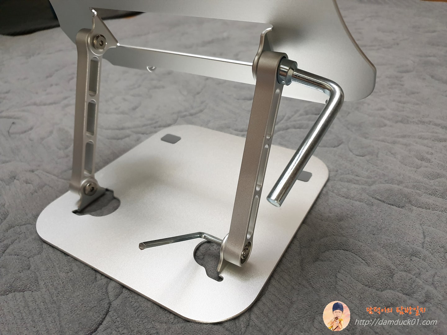 MC 515 노트북 거치대 각도 조절 방법