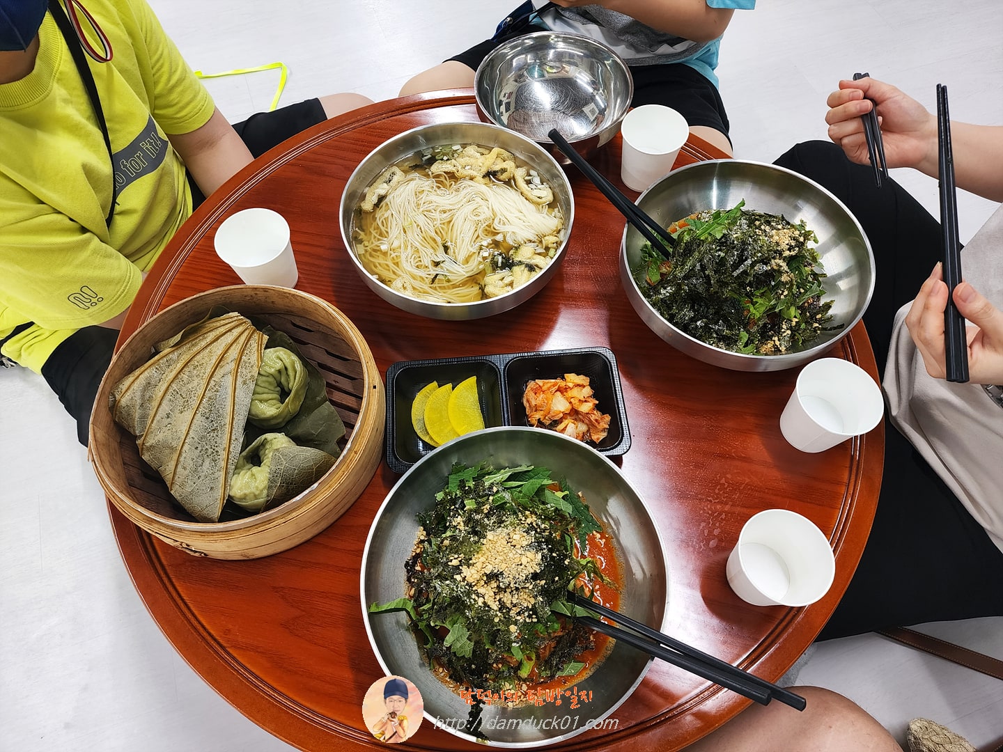 은행나무길 국수집 한 상