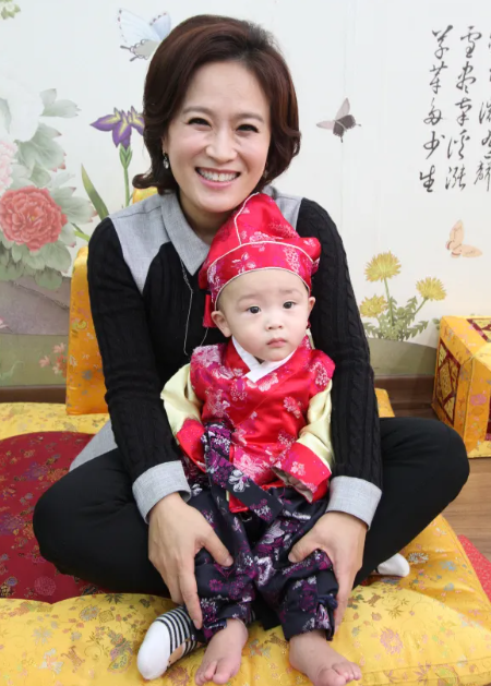 김정연 가족 사진│남편 김종원&amp;#44; 아들 김태현과 함께한 따뜻한 가족의 일상