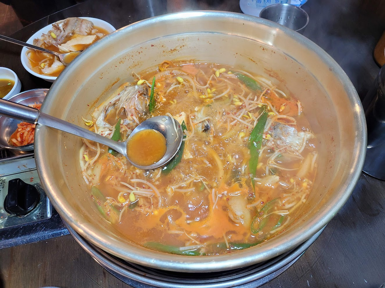 보글보글 끓고 있는 동태탕