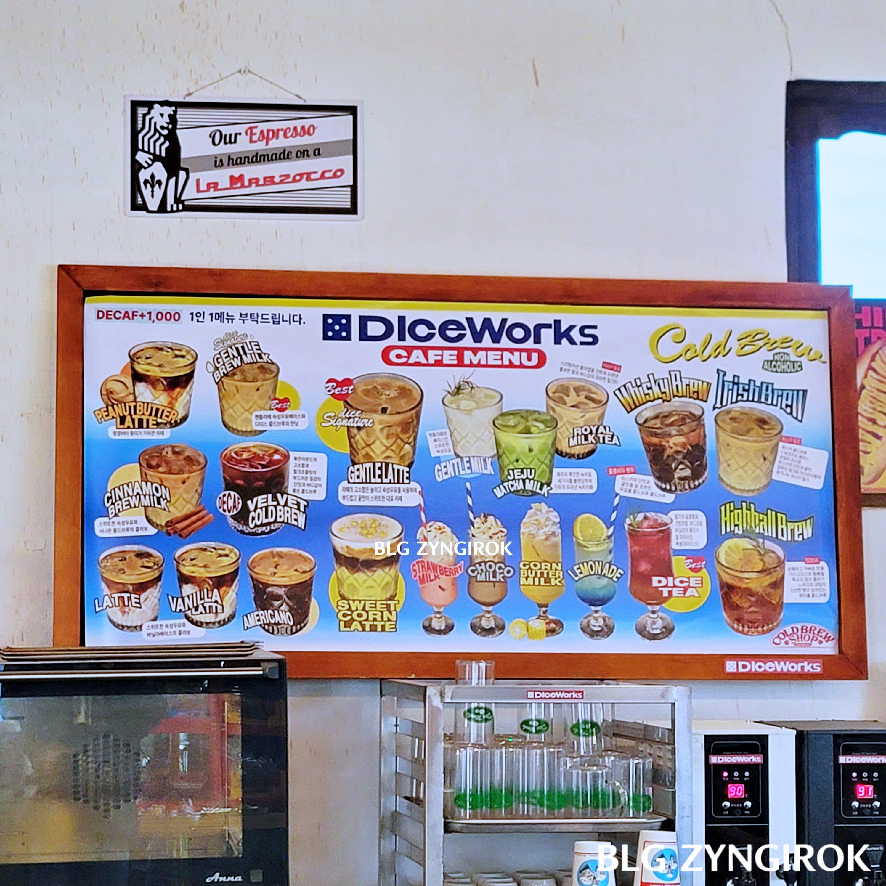 양주 카페 DICE WORKS - 메뉴판 모습이다.