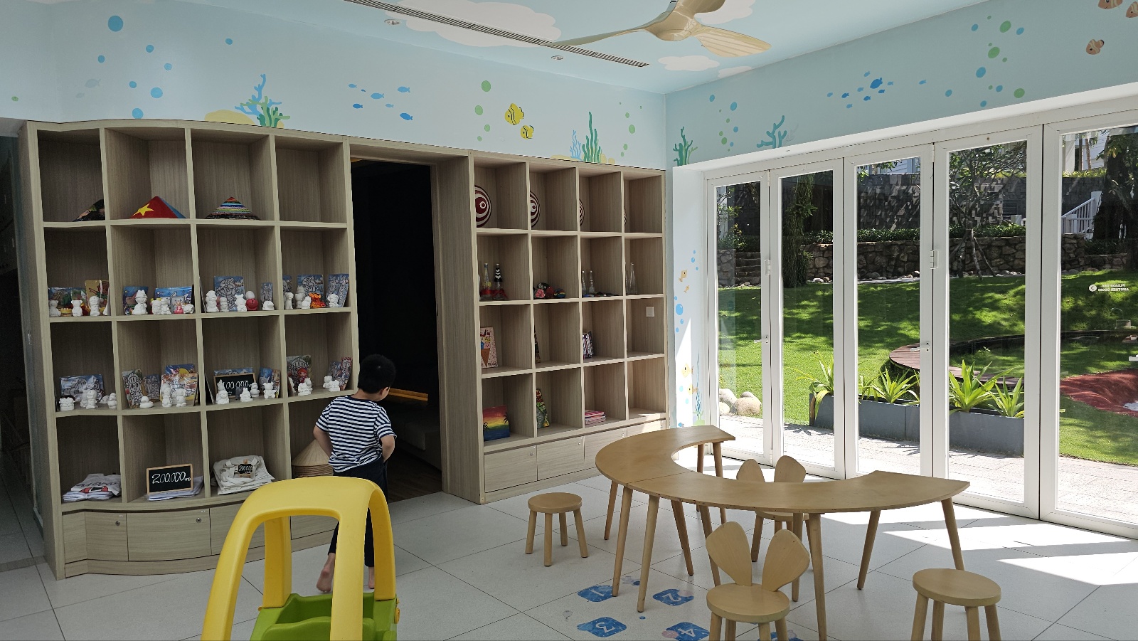 체크인 절차를 진행하며